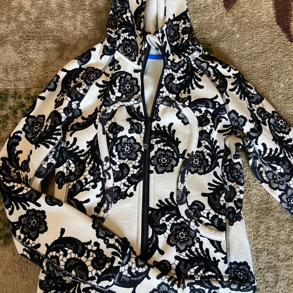 Lululemon jacket size small